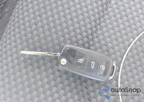 2013 Volkswagen Passat 2.5L S z USA, uszkodzony, nr VIN 1VWAP7A39DC028723